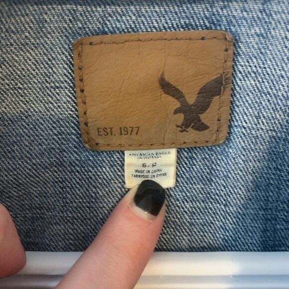 American Eagle Cropped Denim Jacket - Picture 5 of 9